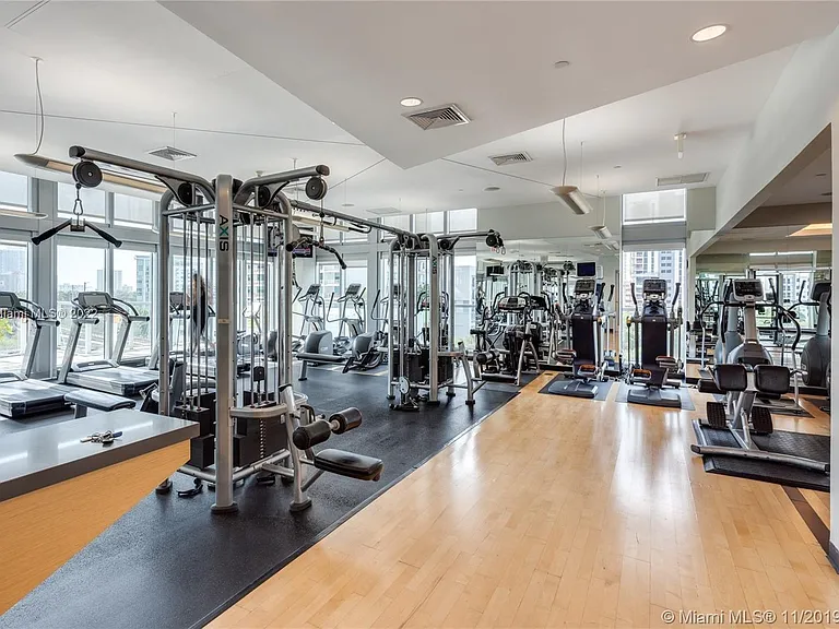 1111 SW 1st Ave #1517 — Photo 4