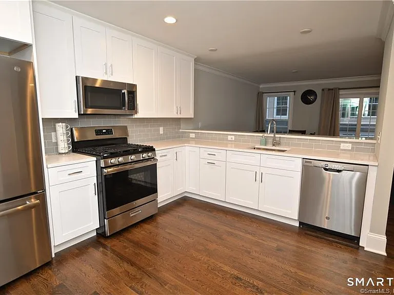 115-71 Colonial Rd — Photo 6