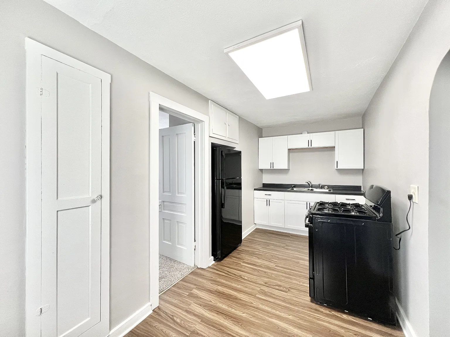 747 Parker Ave - 749 1/2 — Photo 4
