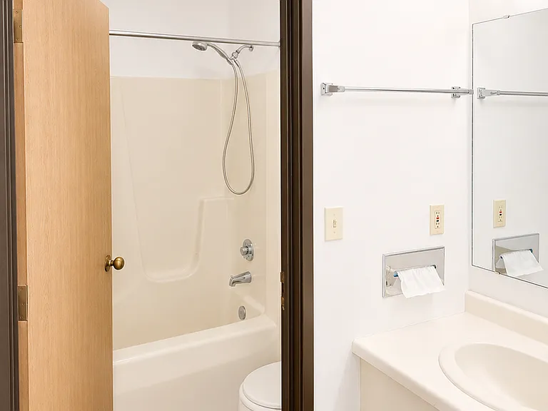 Rapids Studio Apartments — Photo 38