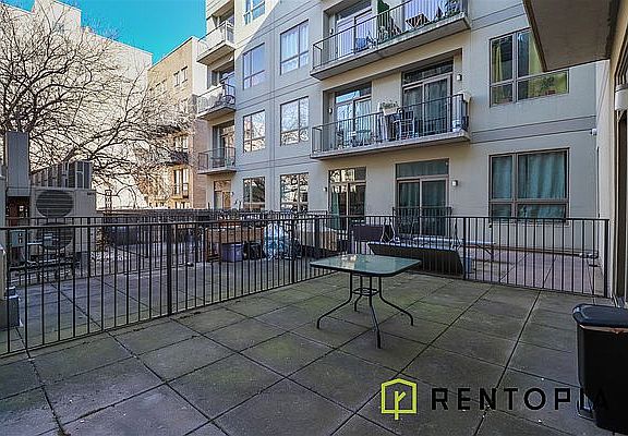 4th image of 73 Montrose Ave #2D