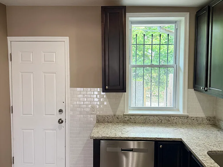 1722 E Lanvale St — Photo 8
