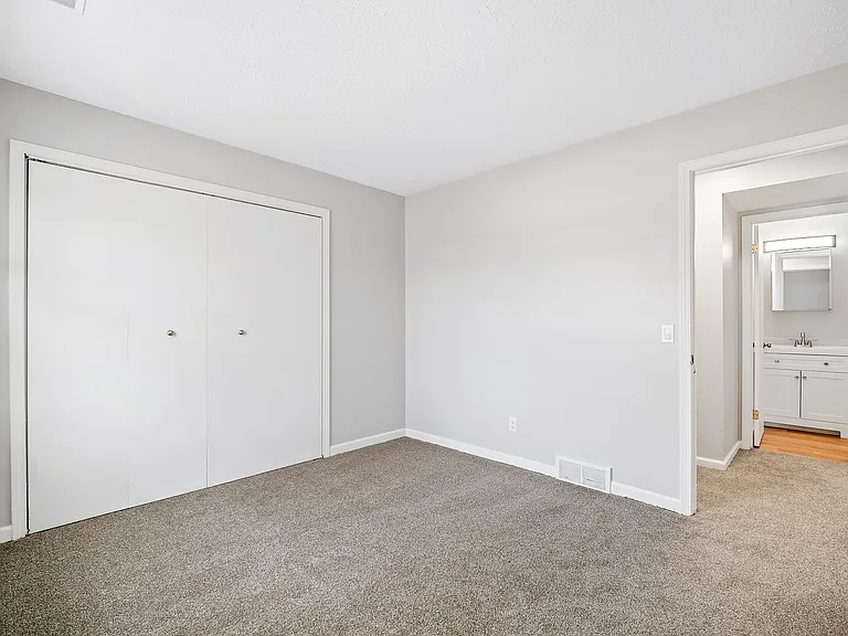 Grant Street Apartments — Photo 31