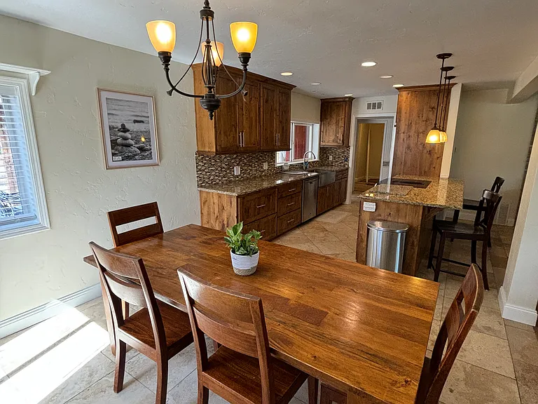 450 SE Reed Market Rd — Photo 8