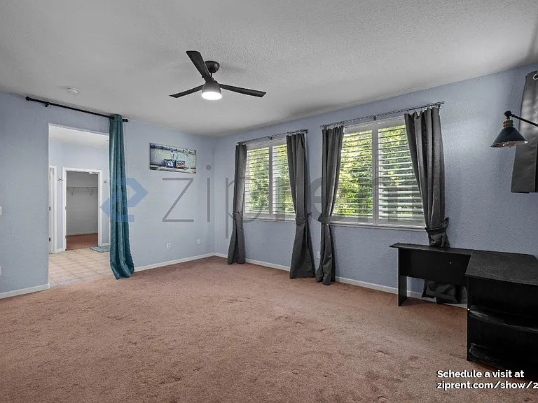 887 Hampton St — Photo 14