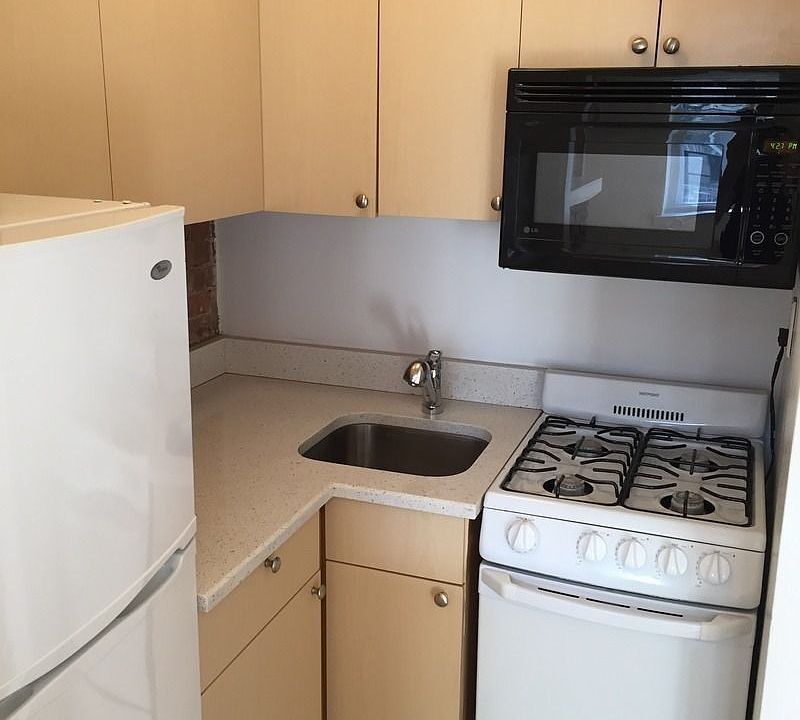 2nd image of 343 W 14th St #5F
