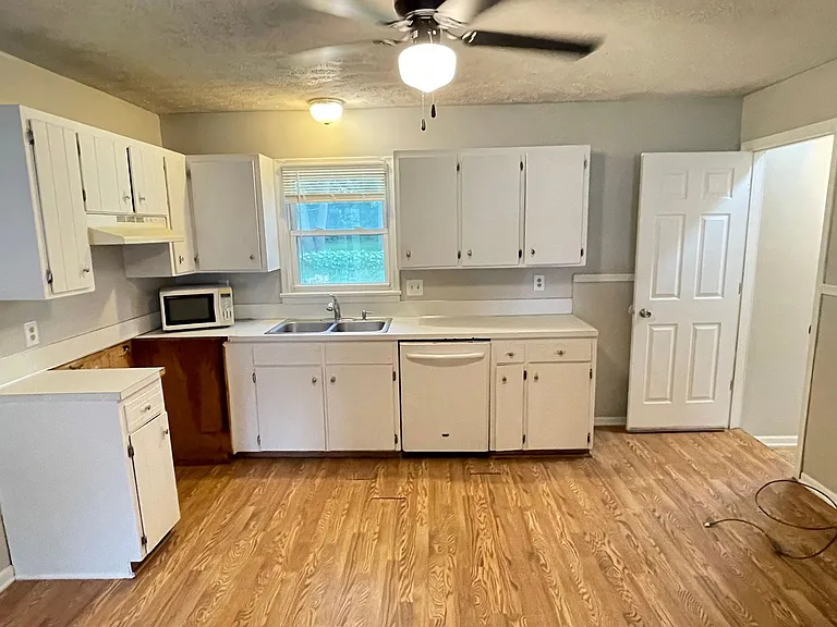 10909 Leavenworth St — Photo 17