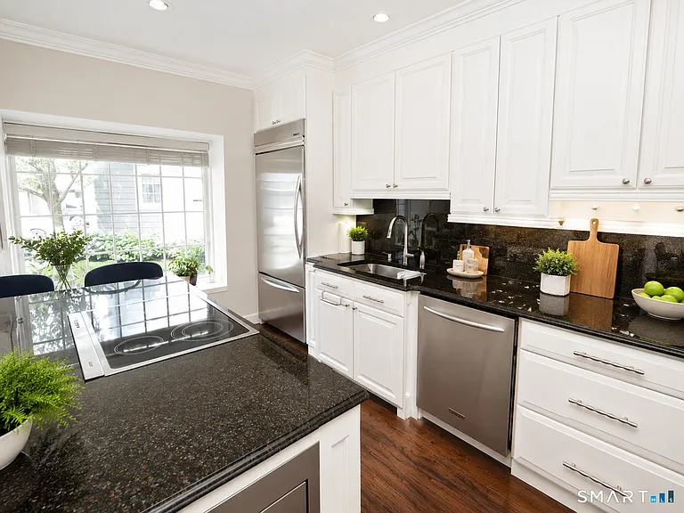94 Southfield Ave #H2 — Photo 5