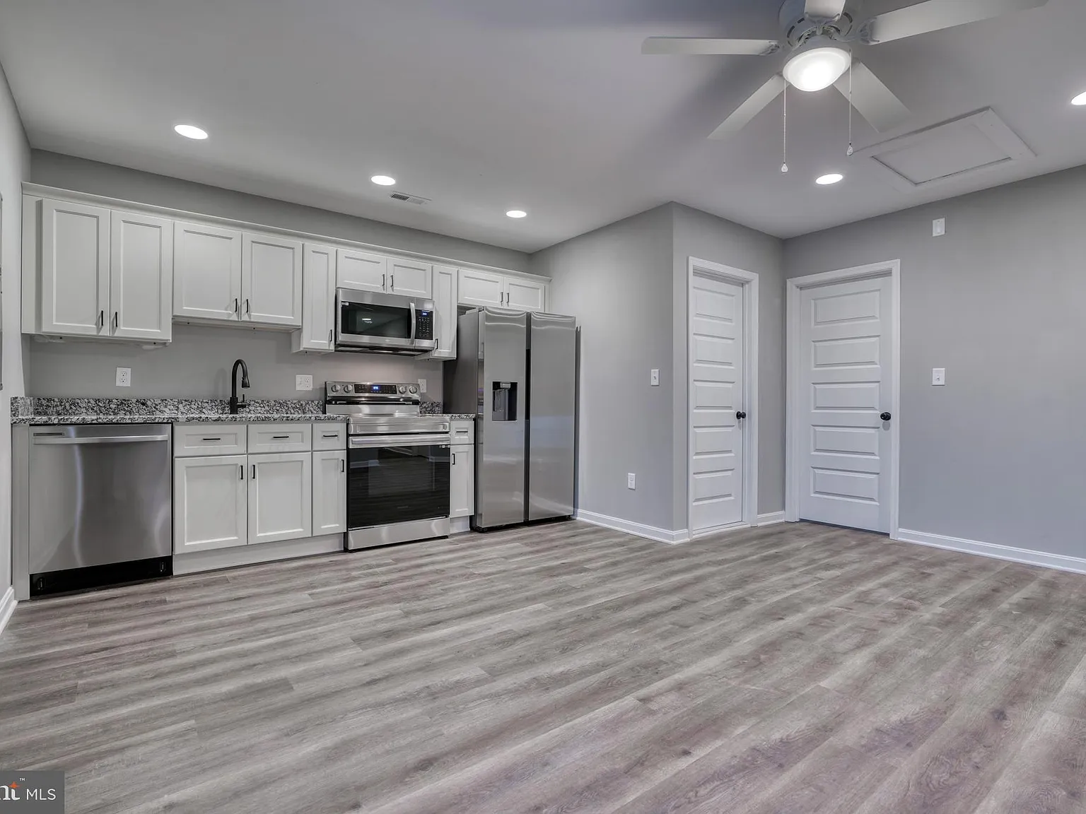3 bed, 900 sqft, $1,750 — Photo 1