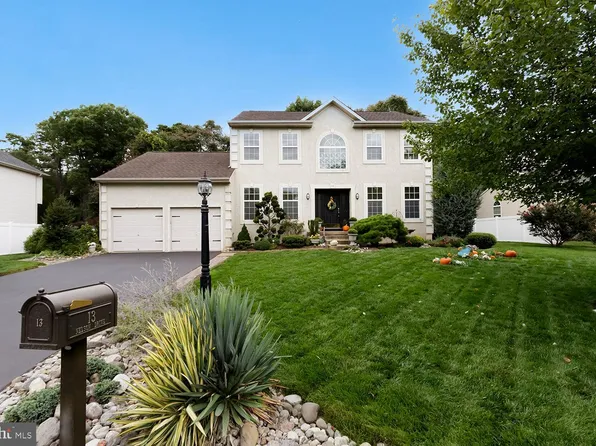13 Nelson Dr, Medford, NJ 08055