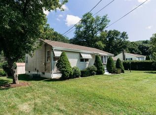 30 Edgehill Dr, East Haven, CT 06512