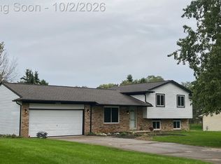 2668 Grass Valley Dr, White Lake, MI 48383