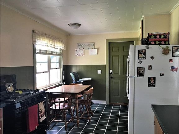 4th image of 57 W Union St