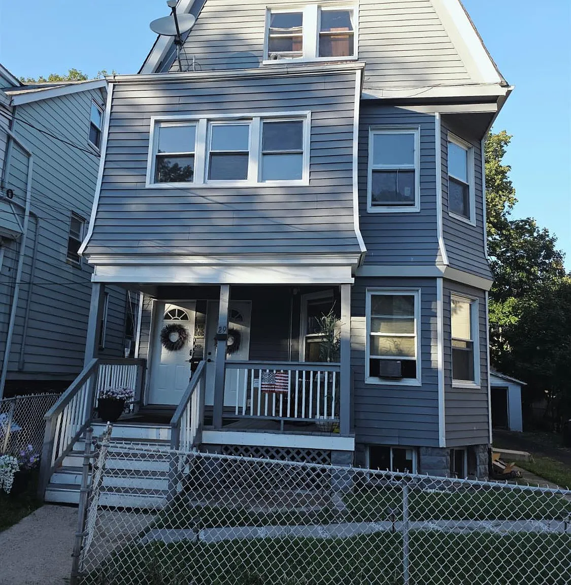 3 bed, 1.0 bath, 2722 sqft, $2,600 — Photo 1