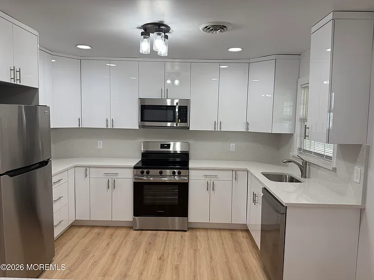 12 Juniper Ln #B — Photo 2