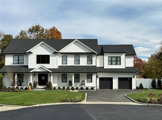 46 Dunlop Rd, Huntington, NY 11743