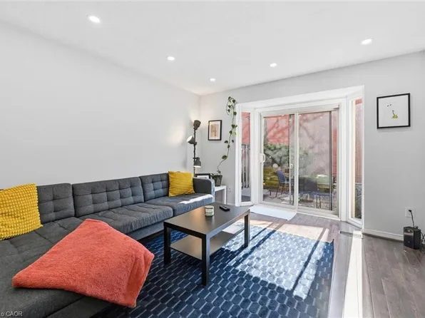 895 Maple Ave #215, Burlington, ON L7S 2H7
