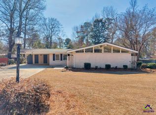 216 Pine Valley Dr, Warner Robins, GA 31088