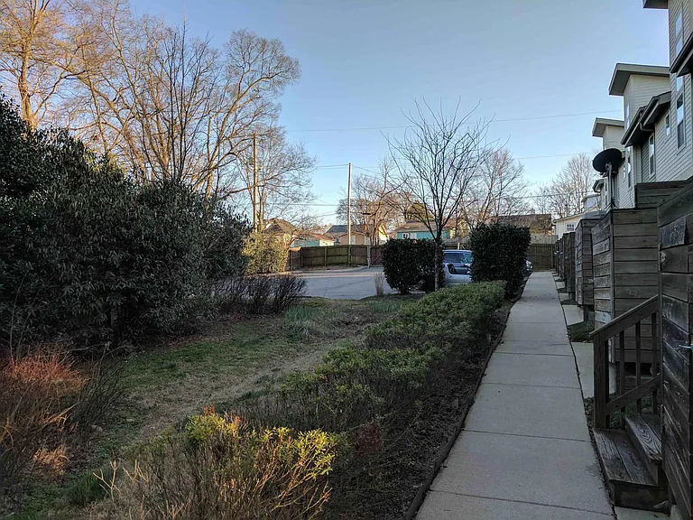 938 W Eastland Ave — Photo 2