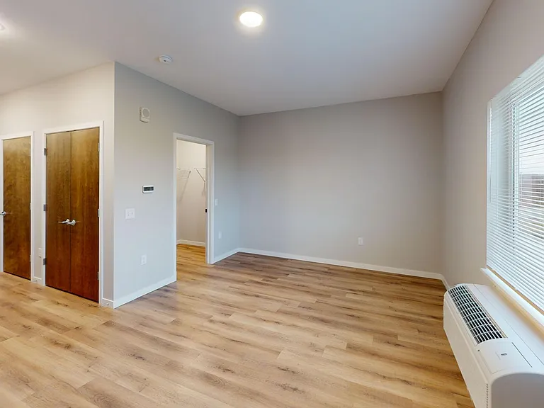South Pointe Apartments — Photo 23