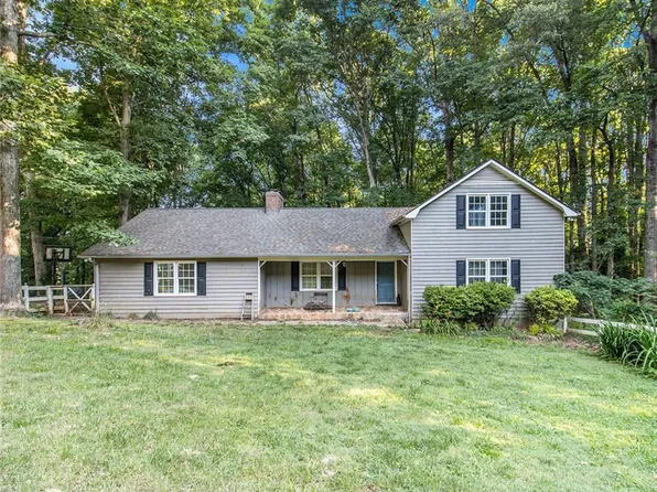 198 Ridgeway Cir, Cornelia, GA 30531