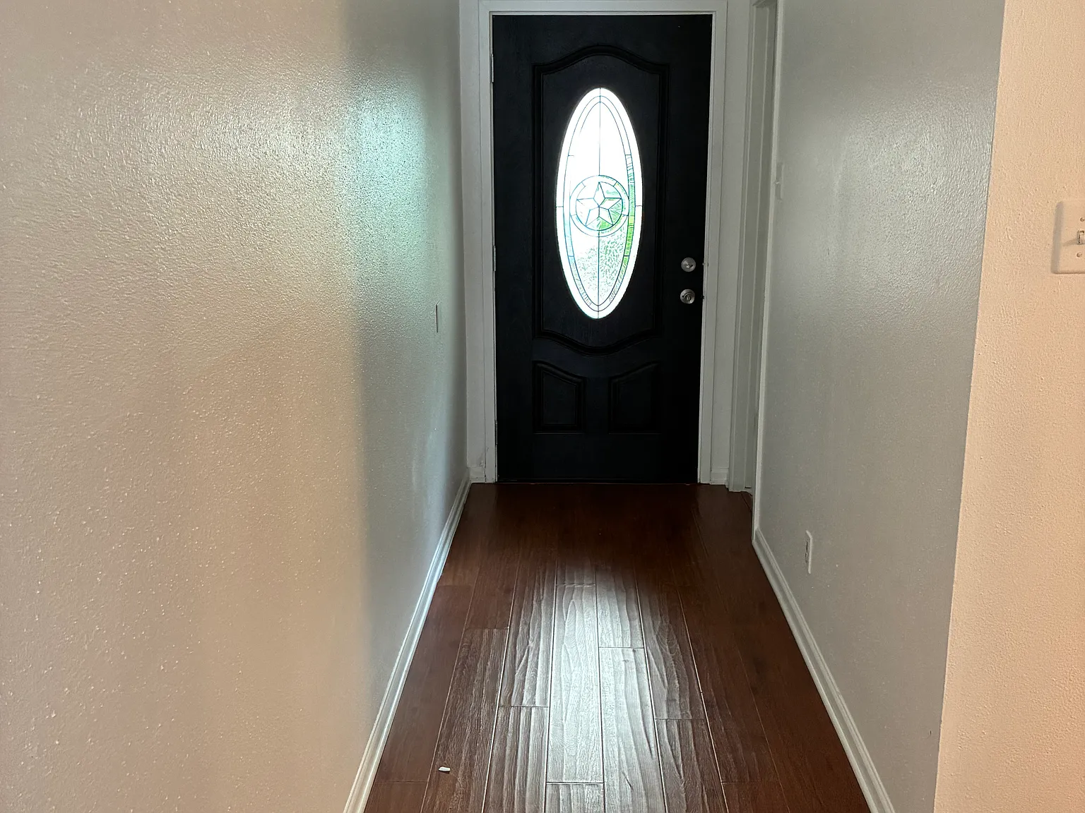 2 bed, 2.5 bath, 1920 sqft, $2,200 — Photo 3