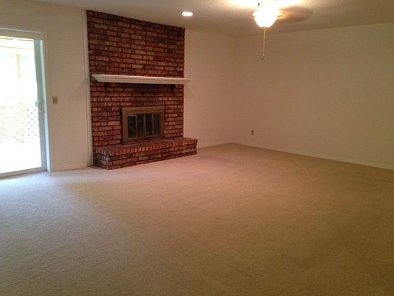 4th image of 1015 E 13th St
