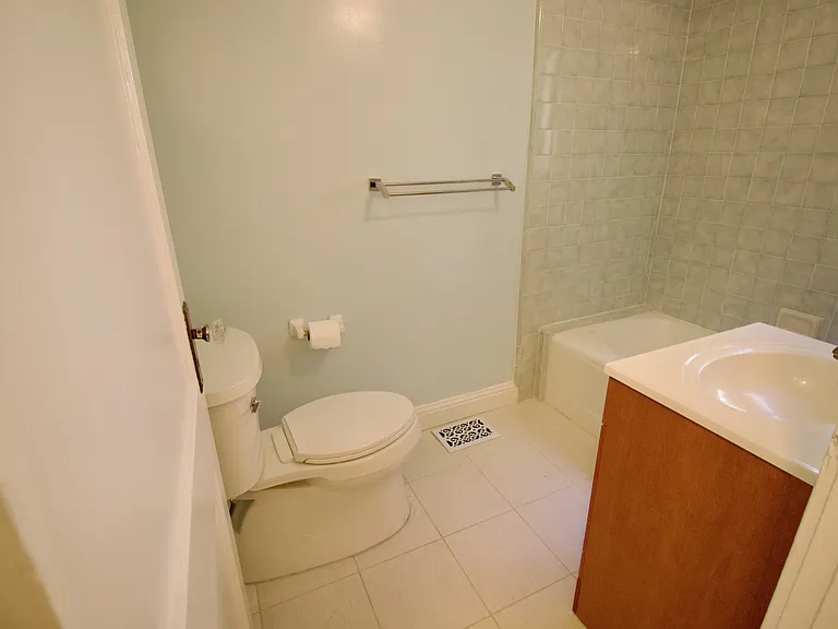 212 Gilbert Ave — Photo 2