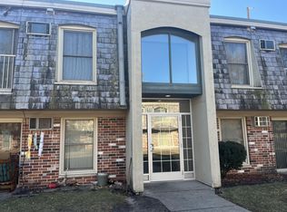 908 9th Ave S APT 8, Hopkins, MN 55343