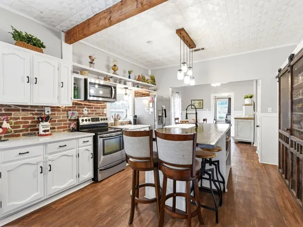 9282 State Highway 75 S, New Waverly, TX 77358