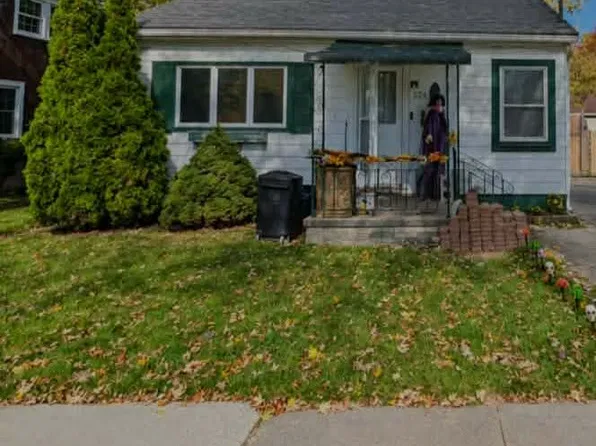 221 Henrietta St N, Fort Erie, ON L2A 2K6