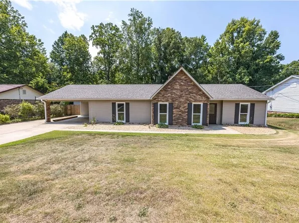 2803 Bridgewater Dr, Phenix City, AL 36867