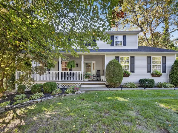 126 Foxwood Dr S, Newburgh, NY 12550