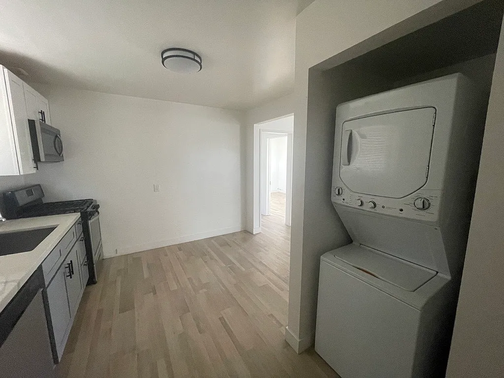 2 bed, 1.5 bath, 950 sqft, $2,550 — Photo 3