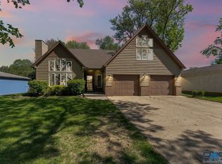406 W Elm St, Beresford, SD 57004