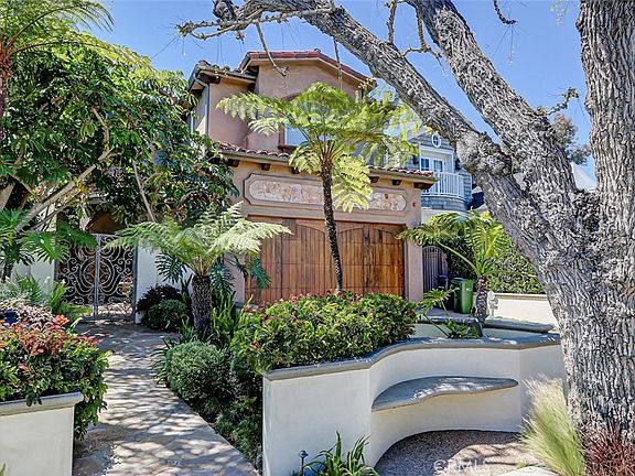 3rd image of 3005 N Poinsettia Ave