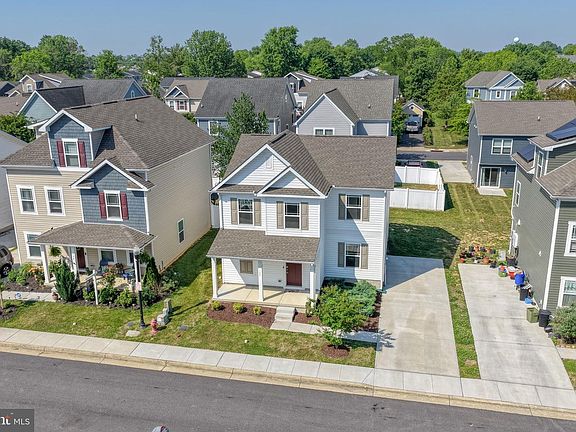 4th image of 102 Flying Cloud Dr