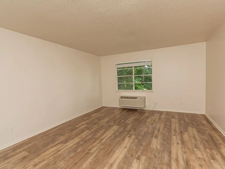 Kate's View Apartments | Updated North Chattanooga Apartments with Scenic Views — Photo 6