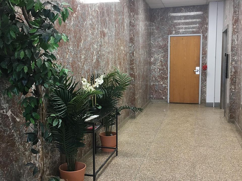 2nd image of 956 Chapel St APT 3D
