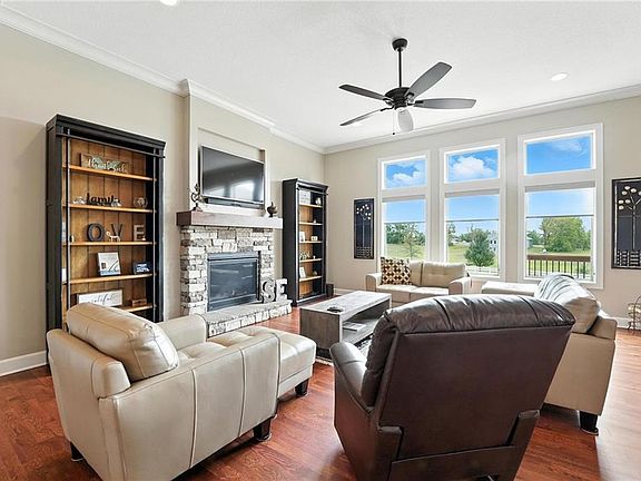 4th image of 25055 Woodridge Cir