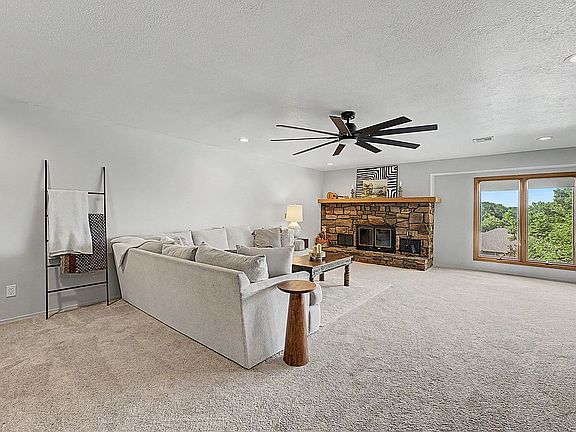 3rd image of 31 Wimbledon Way