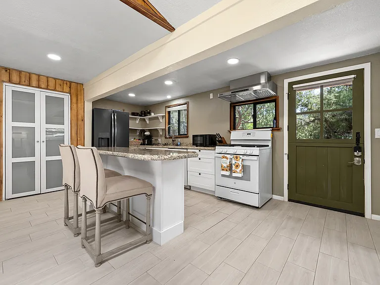 20276 Sycamore Dr — Photo 22