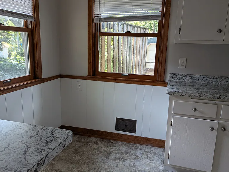 Kitchen - eat in nook.