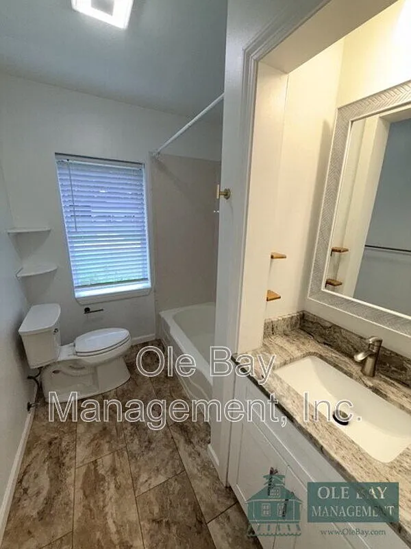 3 bed, 1.5 bath, $1,400 — Photo 3