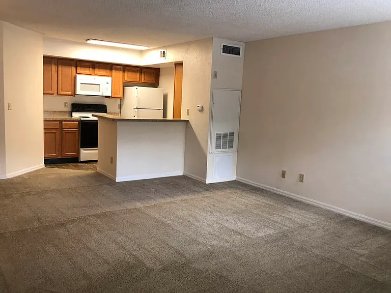 River Park Apartments — Photo 34