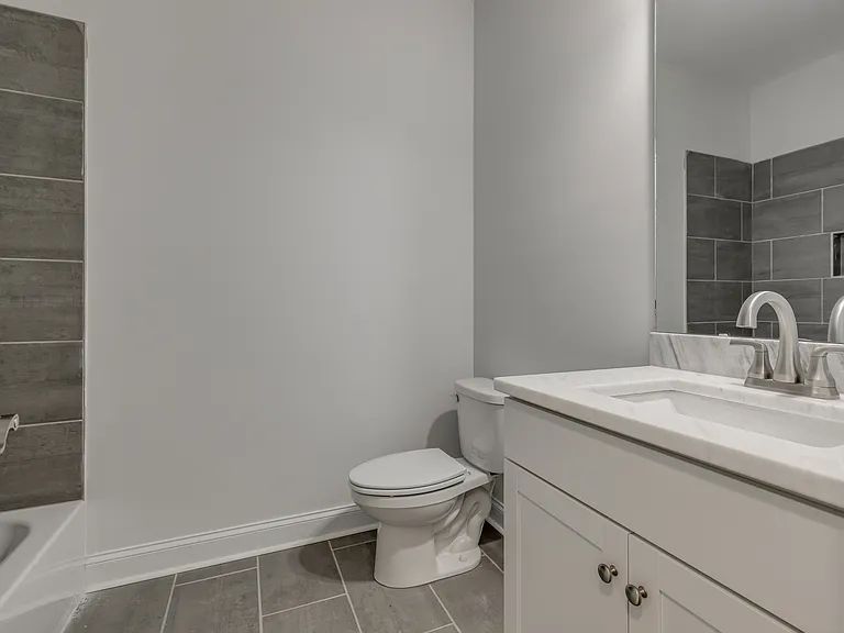 503 Winsor St — Photo 4