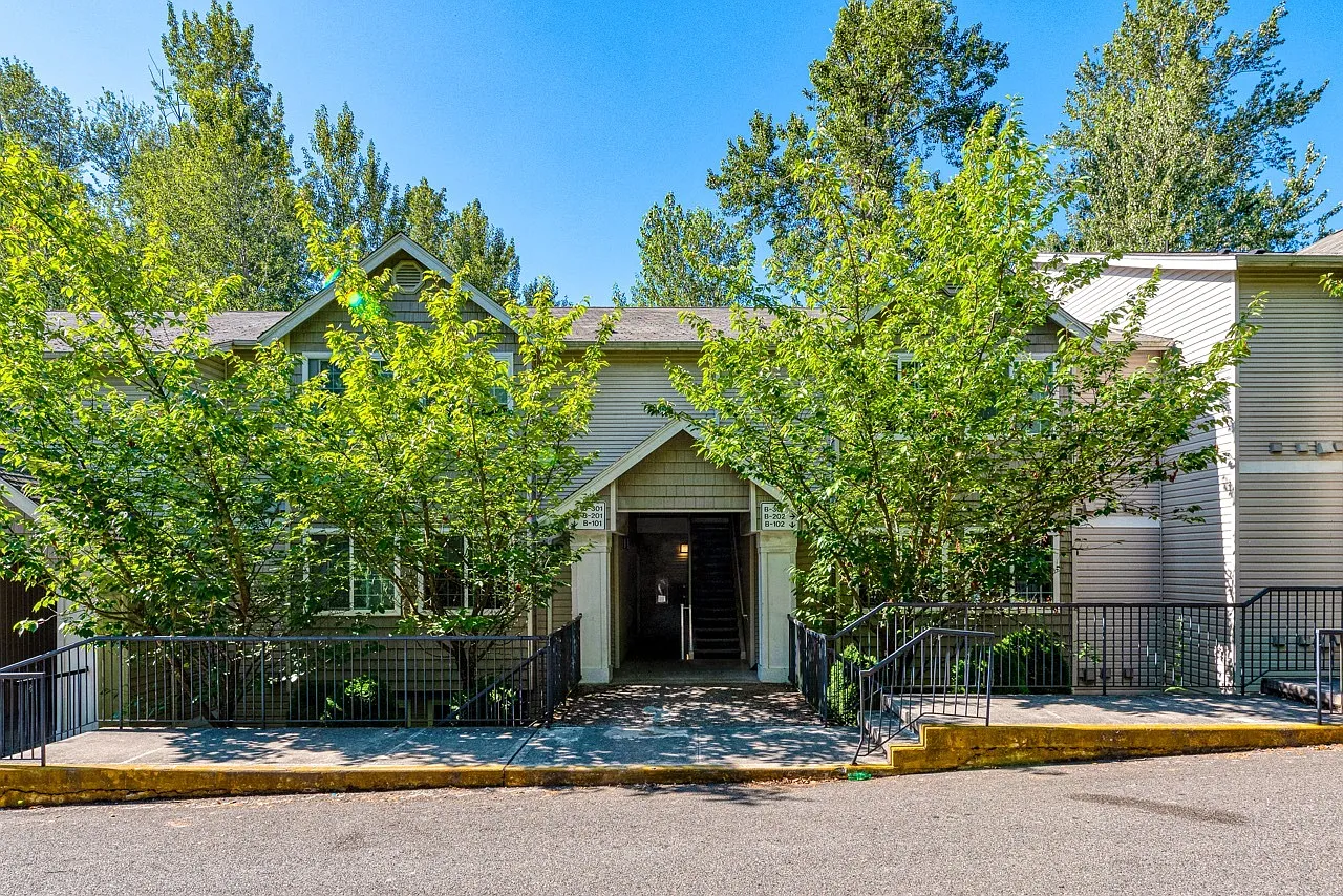 Springbrook Reserve Condominiums — Photo 1