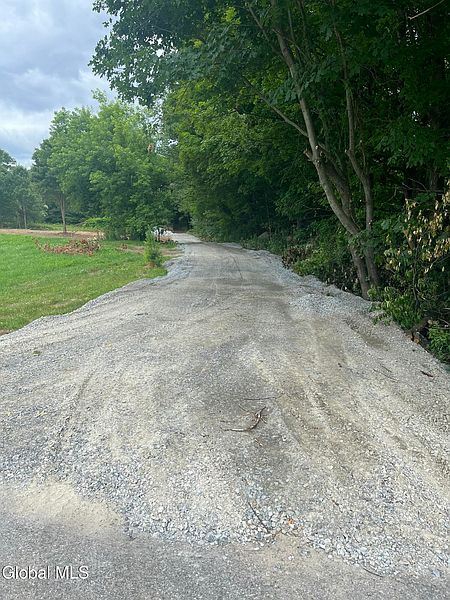 5th image of 658 Locust Grove Road