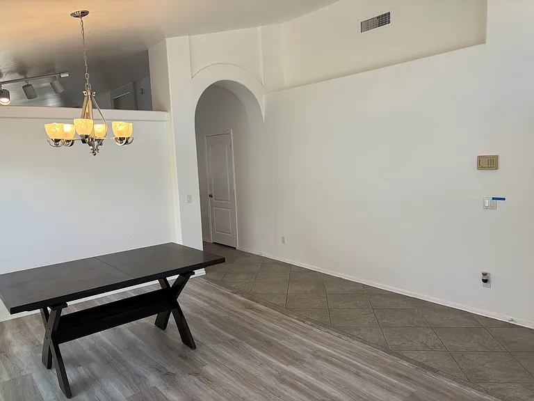 523 W Kelton Ln — Photo 6