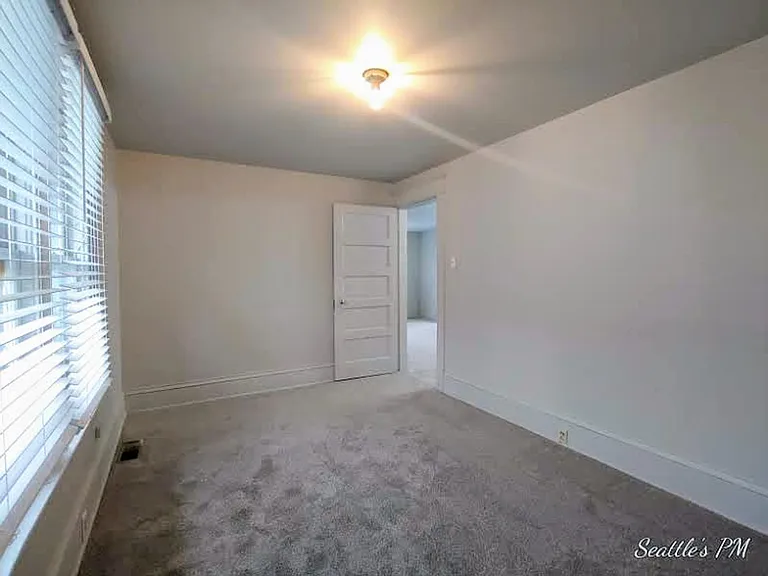 843 NE 56th St — Photo 13